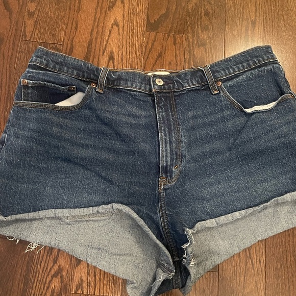 Abercrombie Curve Mom high rise denim shorts - Picture 2 of 5
